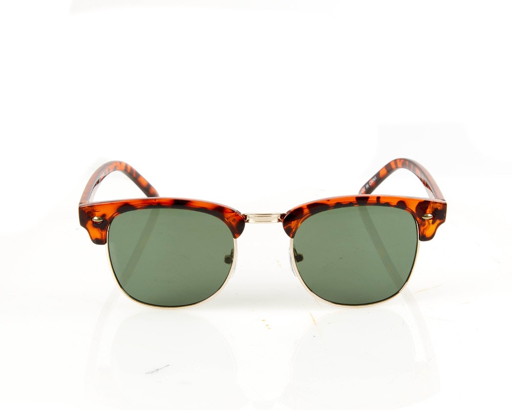 Before sunglass product image before background removal